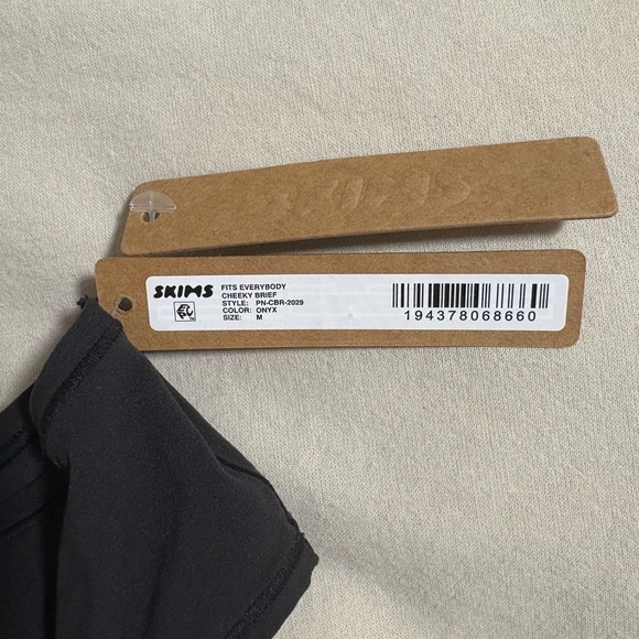 NWT SKIMS Black Onyx Fits Everybody Cheeky Brief Underwear Bottoms Size Medium - Picture 3 of 4